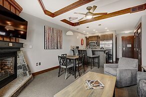 One Ski Hill Retreat 1 Bedroom Condo by Redawning