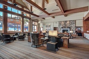 One Ski Hill Retreat 1 Bedroom Condo by Redawning