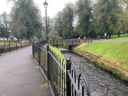 Central Scotland Country Side With Outdoor Bbq Hut