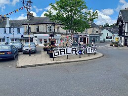 Central Scotland Country Side With Outdoor Bbq Hut