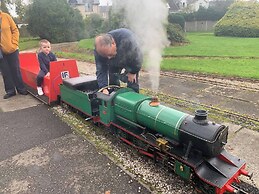 Central Scotland Country Side With Outdoor Bbq Hut