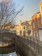 Central Scotland Country Side With Outdoor Bbq Hut