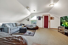 Cozy Cottage Beautiful Views Minutes to Dntwn!