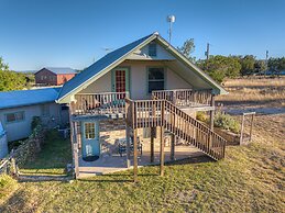 Cozy Cottage Beautiful Views Minutes to Dntwn!