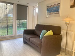 Holiday Home - 8 Persons - With Sauna at the Lauwerslake Near Wadden S