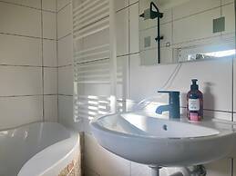 Holiday Home - 8 Persons - With Sauna at the Lauwerslake Near Wadden S