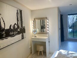 Holiday Home - 8 Persons - With Sauna at the Lauwerslake Near Wadden S