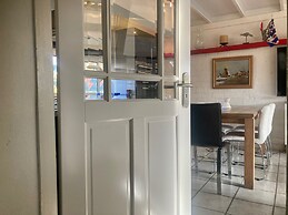 Holiday Home - 8 Persons - With Sauna at the Lauwerslake Near Wadden S