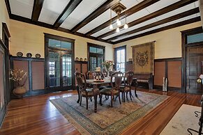 Beautiful and Unique Home With Fireplace and Pool!