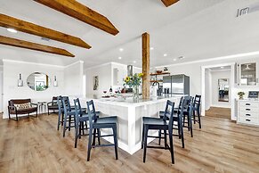 Hilltop Lux Haus With Infinitypool-hottub-pooltable