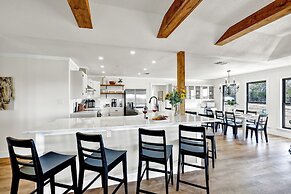 Hilltop Lux Haus With Infinitypool-hottub-pooltable