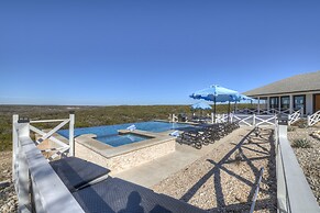 Hilltop Lux Haus With Infinitypool-hottub-pooltable