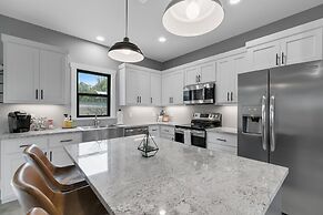 Luxury Home 3blck From Main St With Firepit