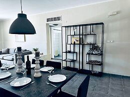 Lifeguard Beachfront - Luxury Flat, 30meters From Sea