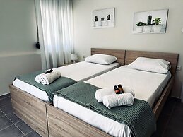 Lifeguard Beachfront - Luxury Flat, 30meters From Sea