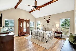 Luxury Homes! With a Pool-jacuzzi-outdoor Kitchen!