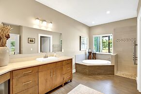 Luxury Homes! With a Pool-jacuzzi-outdoor Kitchen!