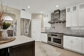 Luxury Homes! With a Pool-jacuzzi-outdoor Kitchen!