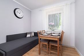 Apartment Gromadzka With A/C by Renters