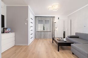 Apartment Gromadzka With A/C by Renters