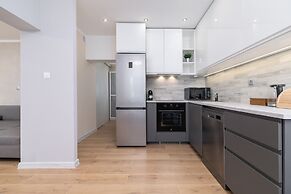 Apartment Gromadzka With A/C by Renters