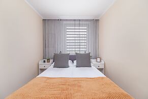 Apartment Gromadzka With A/C by Renters