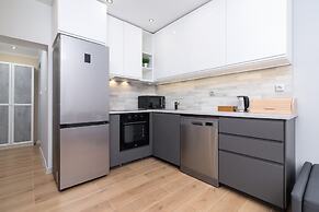 Apartment Gromadzka With A/C by Renters