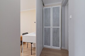 Apartment Gromadzka With A/C by Renters