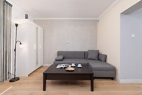 Apartment Gromadzka With A/C by Renters