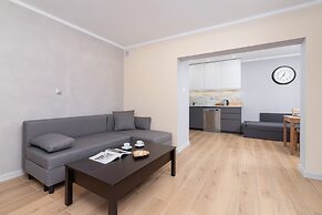 Apartment Gromadzka With A/C by Renters