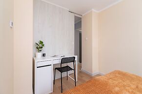 Apartment Gromadzka With A/C by Renters