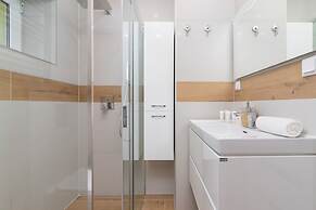 Apartment Gromadzka With A/C by Renters