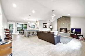 The Getaway: Hot-tub-grill-outdoor Bar Area 1 Mile to Downtown!