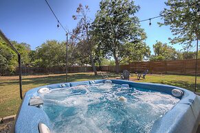 Modern Farmhouse With Hottub Fire Pit & Games!