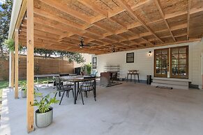 Modern Farmhouse With Hottub Fire Pit & Games!