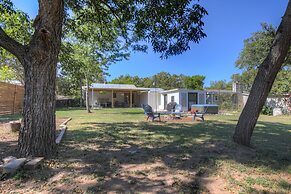 Modern Farmhouse With Hottub Fire Pit & Games!