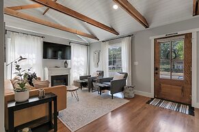 Modern Farmhouse With Hottub Fire Pit & Games!