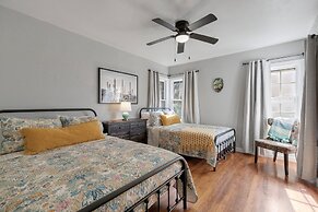 Modern Farmhouse With Hottub Fire Pit & Games!