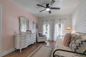 Modern Farmhouse With Hottub Fire Pit & Games!