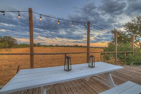 Lucinda Luxury RV With Hot Tub