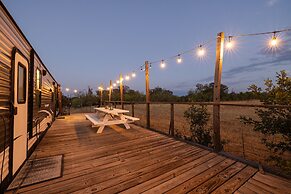 Lucinda Luxury RV With Hot Tub