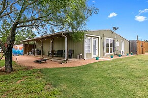 Lucinda Luxury RV With Hot Tub