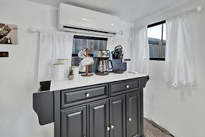 Lucinda Luxury RV With Hot Tub