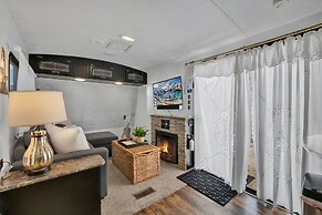 Lucinda Luxury RV With Hot Tub