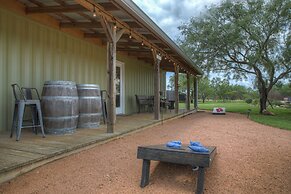 Lucinda Luxury RV With Hot Tub