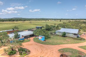 Lucinda Luxury RV With Hot Tub
