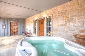 Private Luxury Retreat With Hot Tub 10mins To Fred!