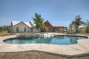 Luxury Ranch W/pool-hot Tub-near Fred!