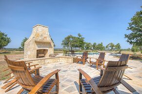 Luxury Ranch W/pool-hot Tub-near Fred!