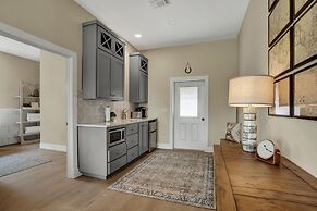 Luxury Ranch W/pool-hot Tub-near Fred!